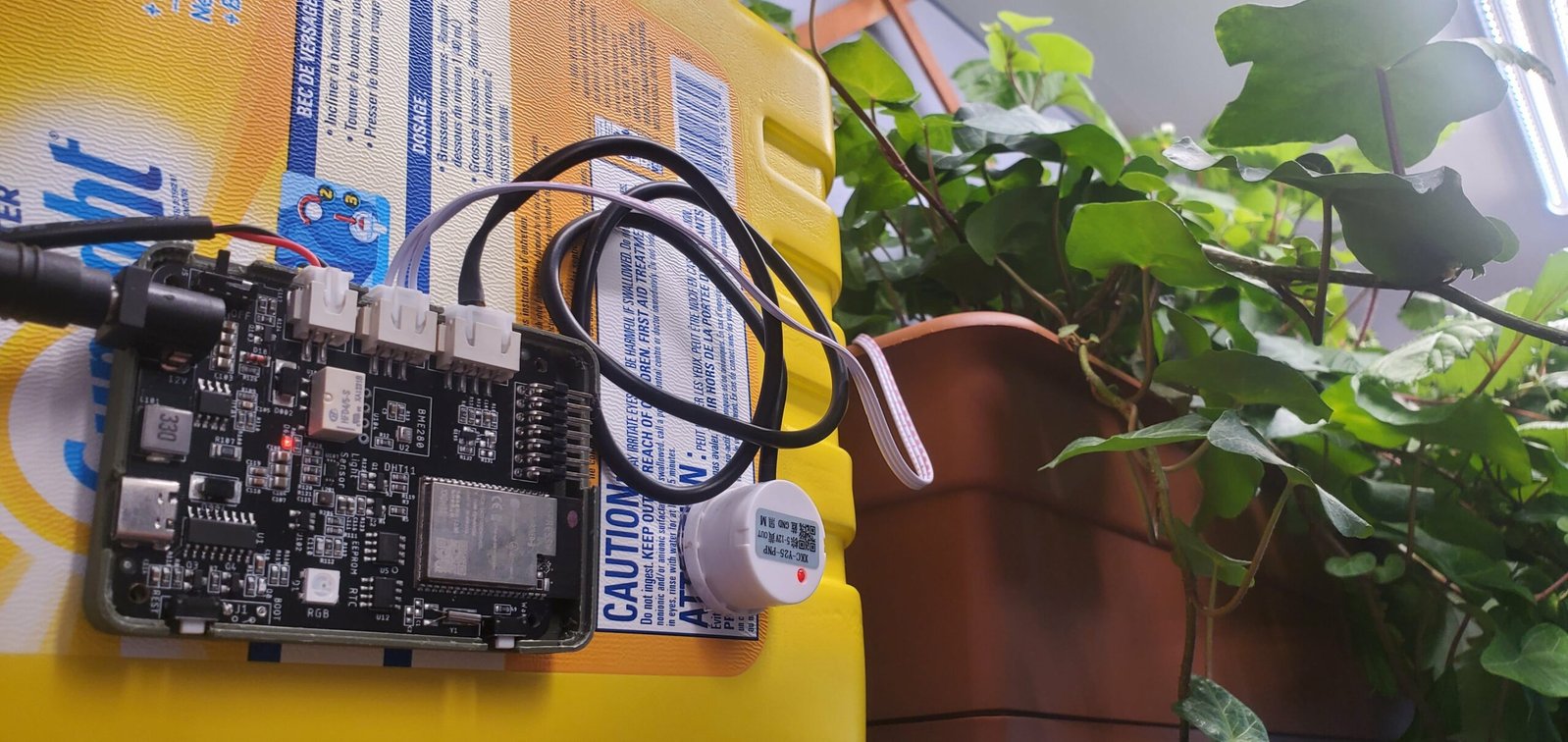 Eduponics v1.0 smart-garden build created by @traverseda