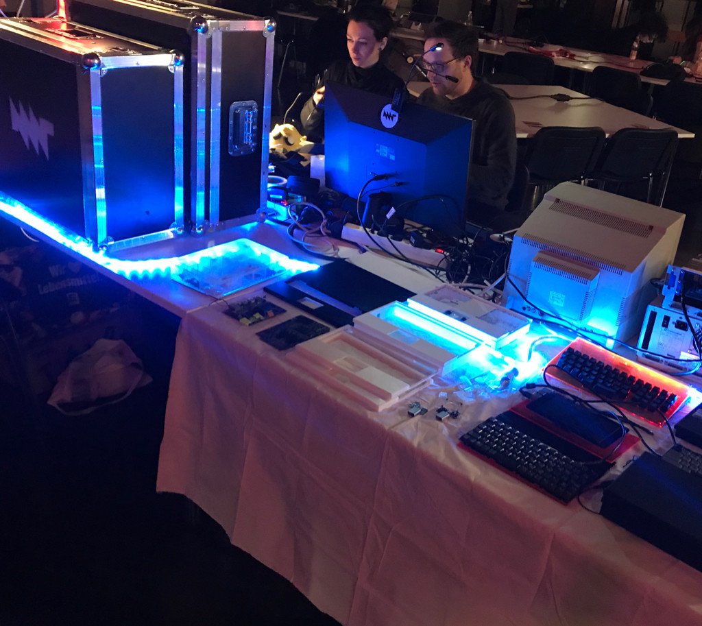 Greta with visitor at MNT 35c3 assembly