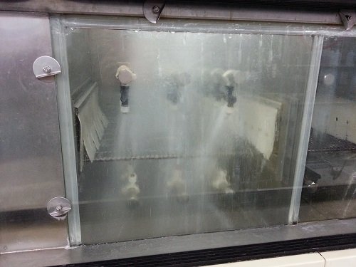 Spray cleaning station