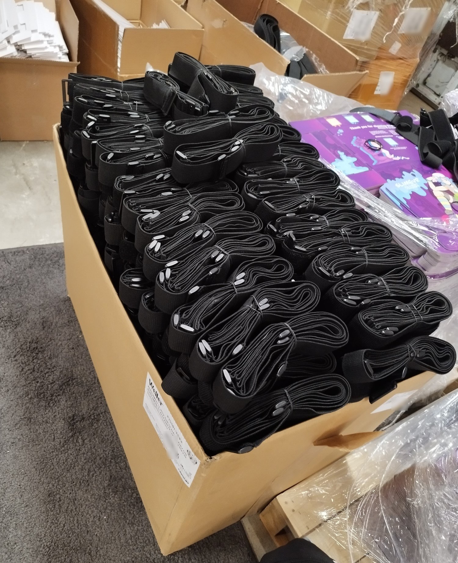 To streamline the packing process, we bundled 5 straps that go into every set together beforehand (chest, upper legs x2 and lower legs x2)
